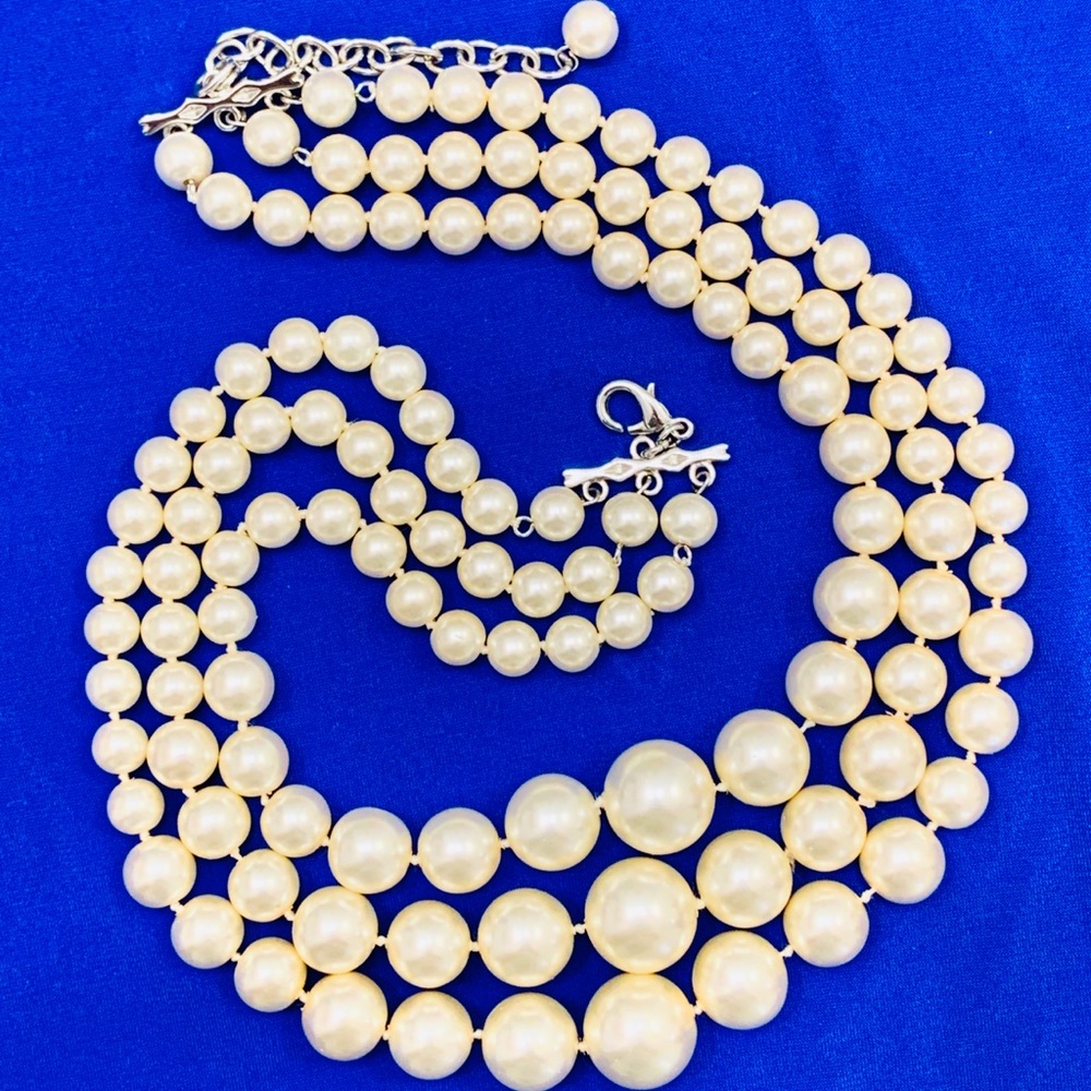 Necklace - Picture 2 of 3